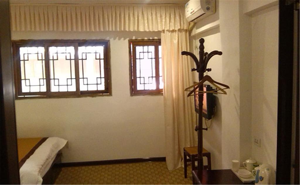 Wudangshan Yinjie Holiday Hotel Danjiangkou Room photo