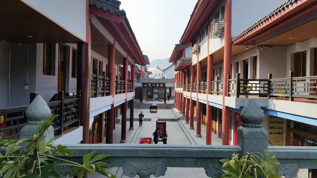 Wudangshan Yinjie Holiday Hotel Danjiangkou Exterior photo