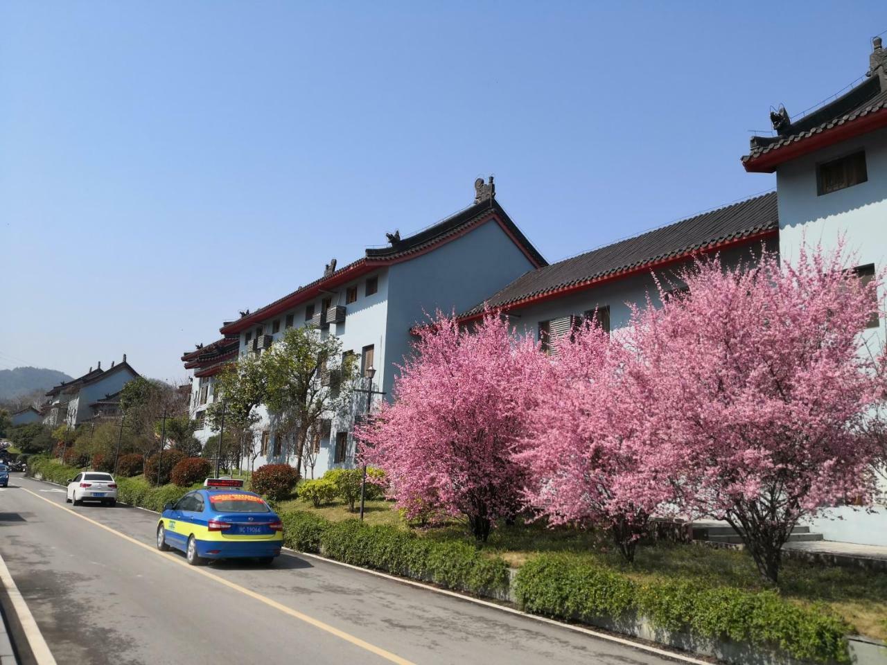 Wudangshan Yinjie Holiday Hotel Danjiangkou Exterior photo